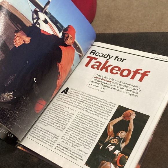 Peyton Manning Sports illustrated cover issue Dec. 20, 2004 - Picture 5 of 13